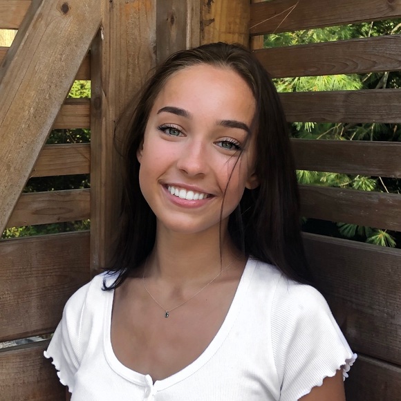 Meet your Posher, Sophia - Picture 1 of 1